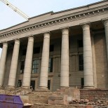 Nacionalinės bibliotekos senojo pastato fasadas, 2010 m. kovo 20 d. Pagrindinio įėjimo laiptų rekonstrukcija